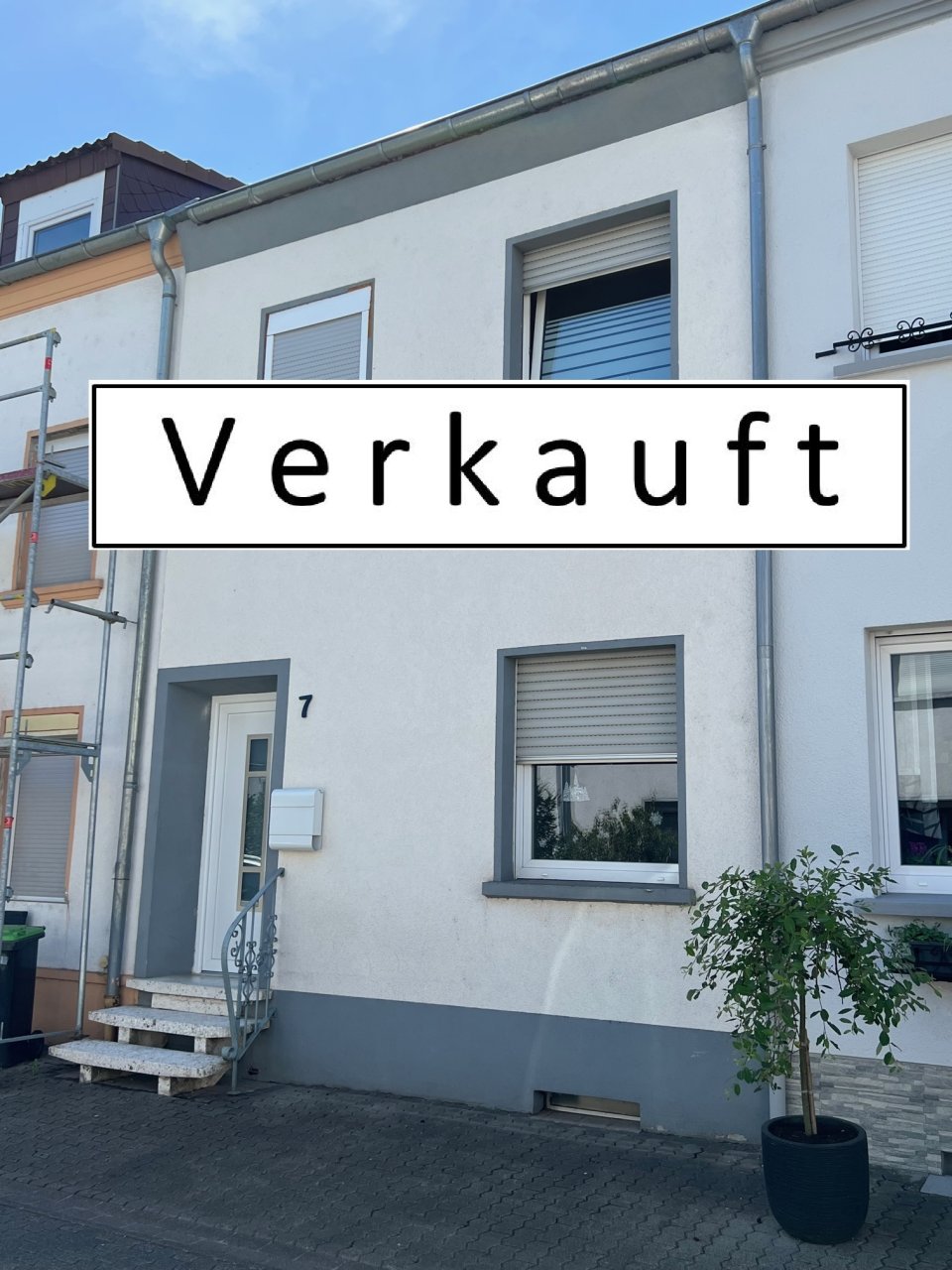 Saarlouis: VERKAUFT 2023!!! Schönes Reihenhaus mit Fernwärme in ruhiger Seitenstrasse von Saarlouis-Roden zu verkaufen - die Alternative zur Eigentumswohnung-  Saarlouis: VERKAUFT 2023!!! Schönes Reihenhaus mit Fernwärme in ruhiger Seitenstrasse von Saarlouis-Roden zu verkaufen - die Alternative zur Eigentumswohnung-