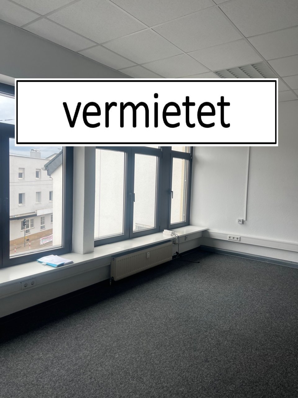 Schwalbach: VERMIETET 2024!!! 1 heller und renovierter Büroraum im Zentrum von Schwalbach zu vermieten  Schwalbach: VERMIETET 2024!!! 1 heller und renovierter Büroraum im Zentrum von Schwalbach zu vermieten