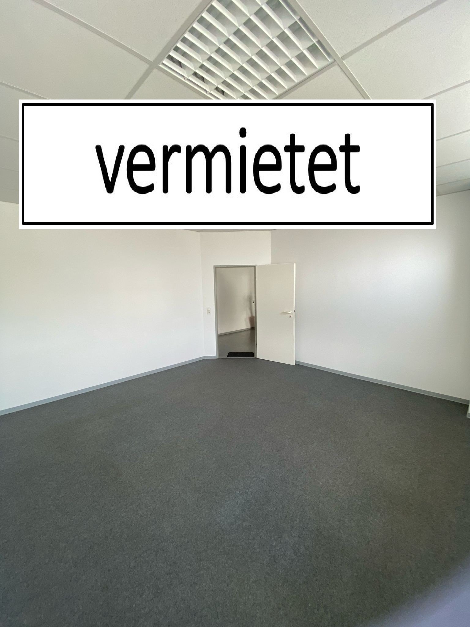 Schwalbach: VERMIETET 2024!!! 1 heller und renovierter Büroraum im Zentrum von Schwalbach zu vermieten  Schwalbach: VERMIETET 2024!!! 1 heller und renovierter Büroraum im Zentrum von Schwalbach zu vermieten