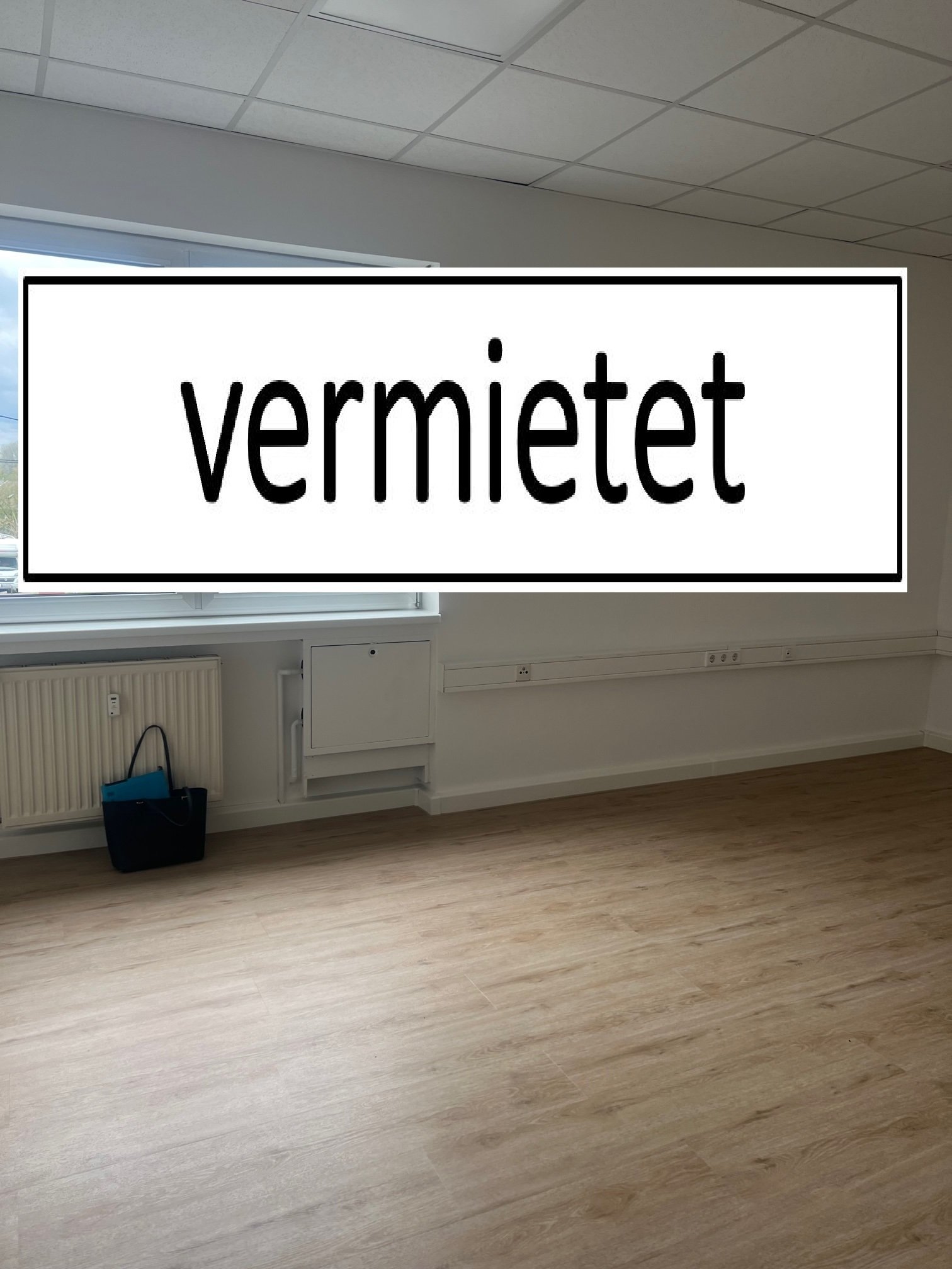 Schwalbach: VERMIETET 2024!!! 1 heller und renovierter Büroraum im Zentrum von Schwalbach zu vermieten  Schwalbach: VERMIETET 2024!!! 1 heller und renovierter Büroraum im Zentrum von Schwalbach zu vermieten