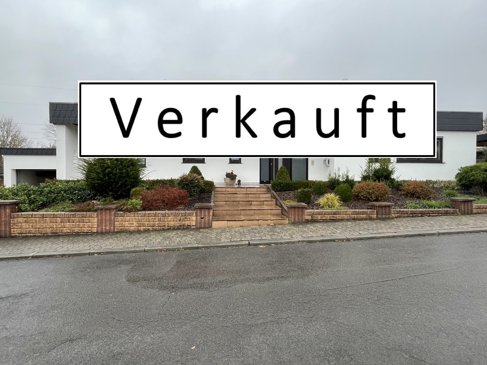 Überherrn: VERKAUFT 2024!!! Großzügiger Bungalow in ruhiger Wohnlage in Überherrn -  Wohnstadt  Überherrn: VERKAUFT 2024!!! Großzügiger Bungalow in ruhiger Wohnlage in Überherrn -  Wohnstadt