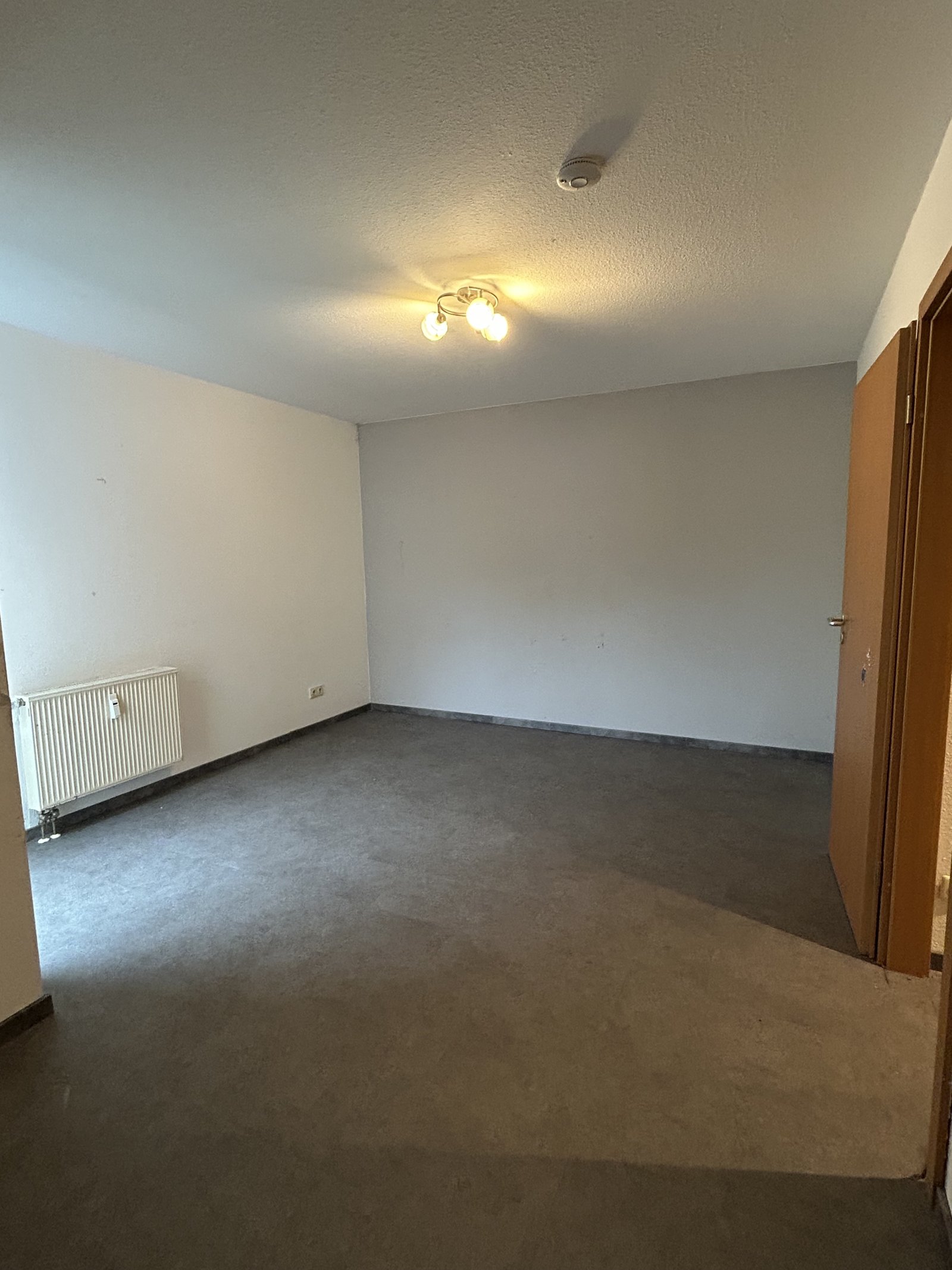 Attraktive 3-ZKB-Maisonette-Wohnung mit Terrasse und Stellplatz in Sbr.- Krenzelsberg zu verkaufen