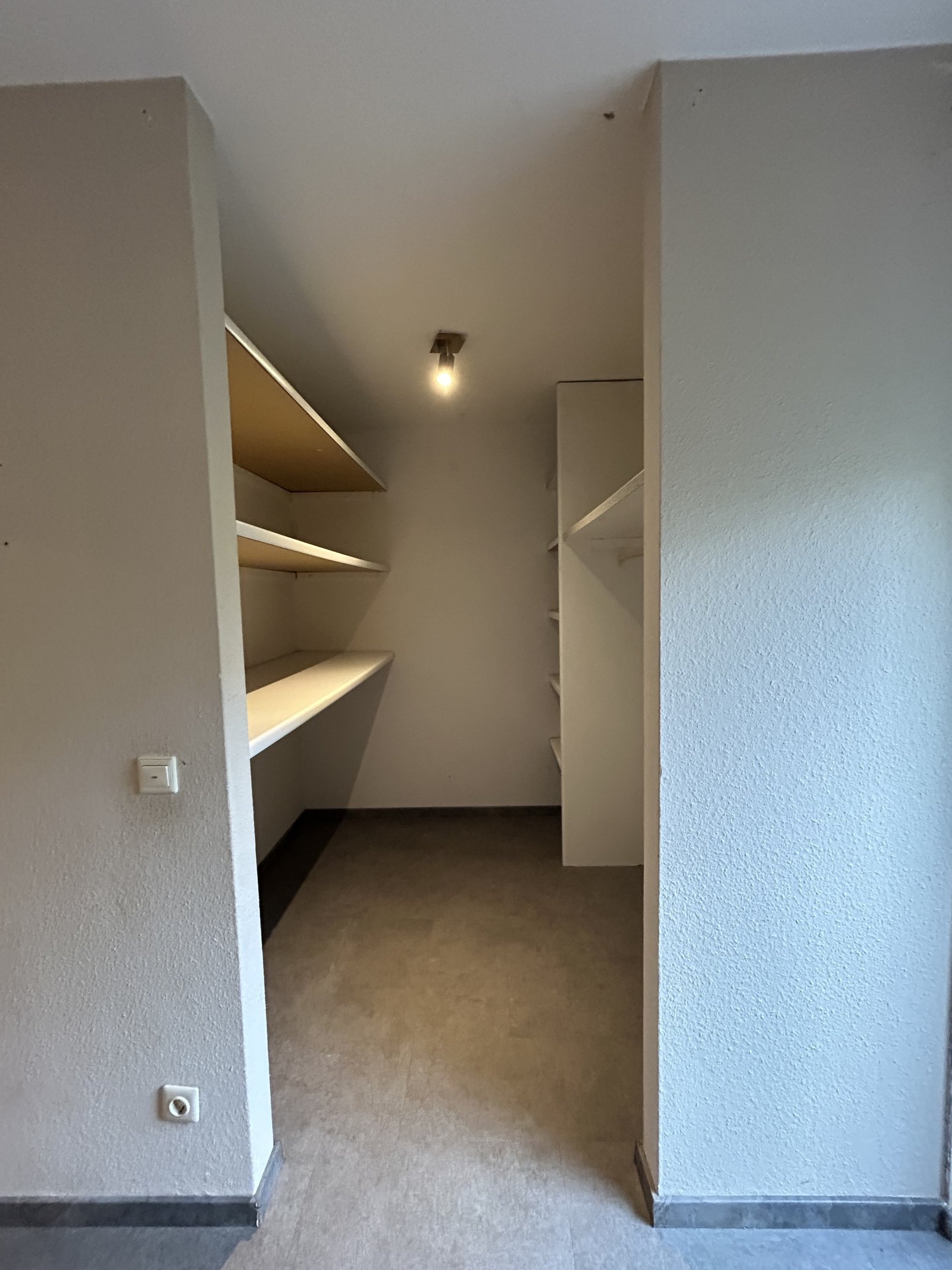 Attraktive 3-ZKB-Maisonette-Wohnung mit Terrasse und Stellplatz in Sbr.- Krenzelsberg zu verkaufen
