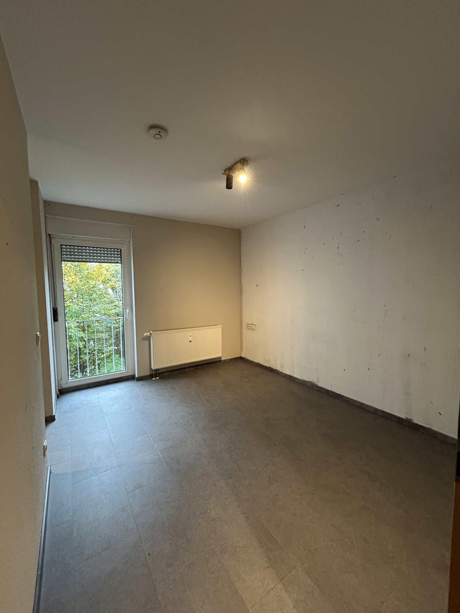 Attraktive 3-ZKB-Maisonette-Wohnung mit Terrasse und Stellplatz in Sbr.- Krenzelsberg zu verkaufen
