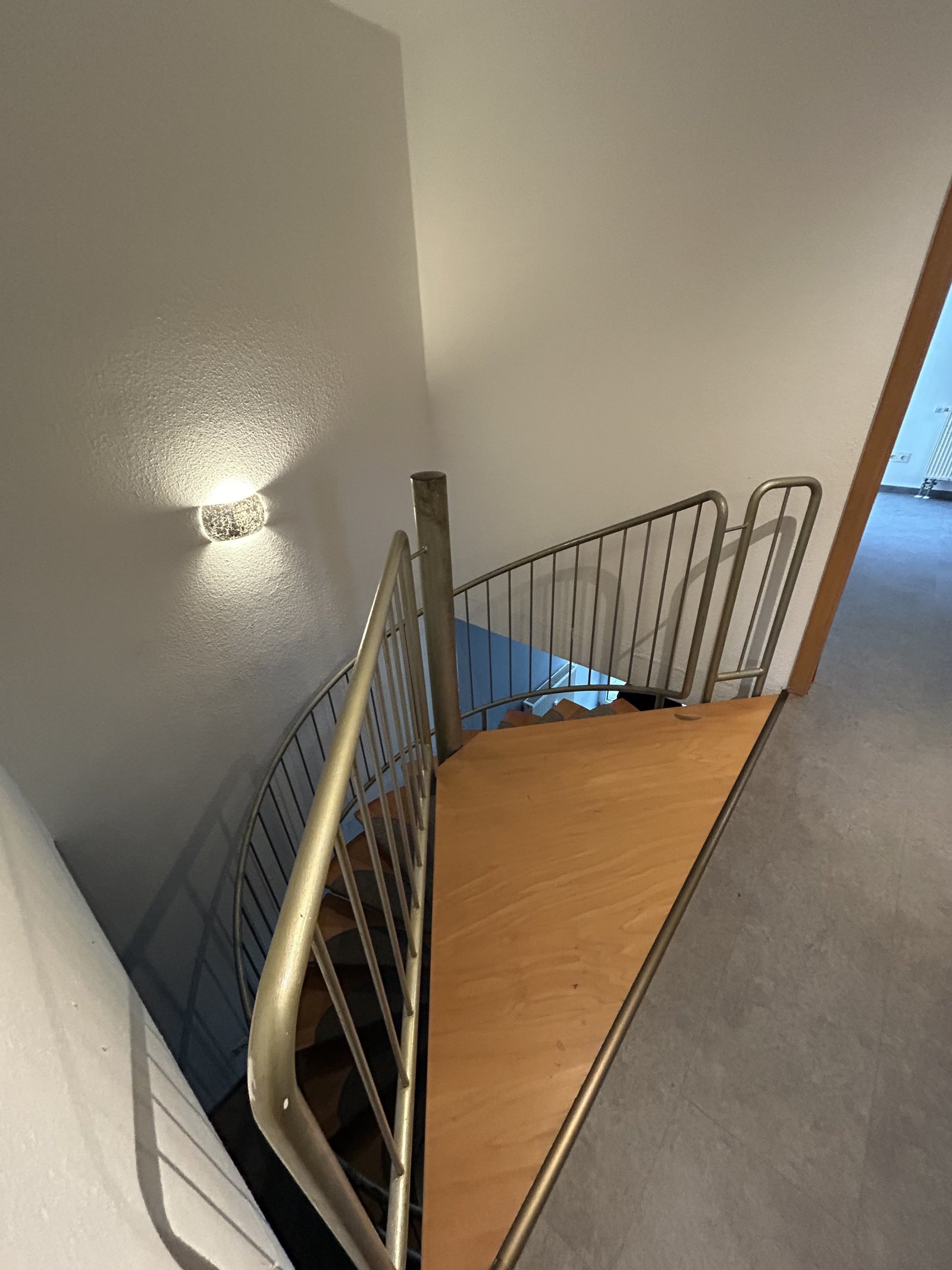 Attraktive 3-ZKB-Maisonette-Wohnung mit Terrasse und Stellplatz in Sbr.- Krenzelsberg zu verkaufen