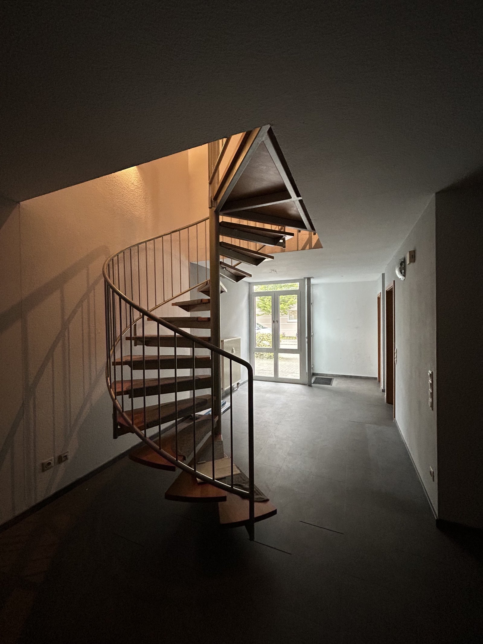 Attraktive 3-ZKB-Maisonette-Wohnung mit Terrasse und Stellplatz in Sbr.- Krenzelsberg zu verkaufen