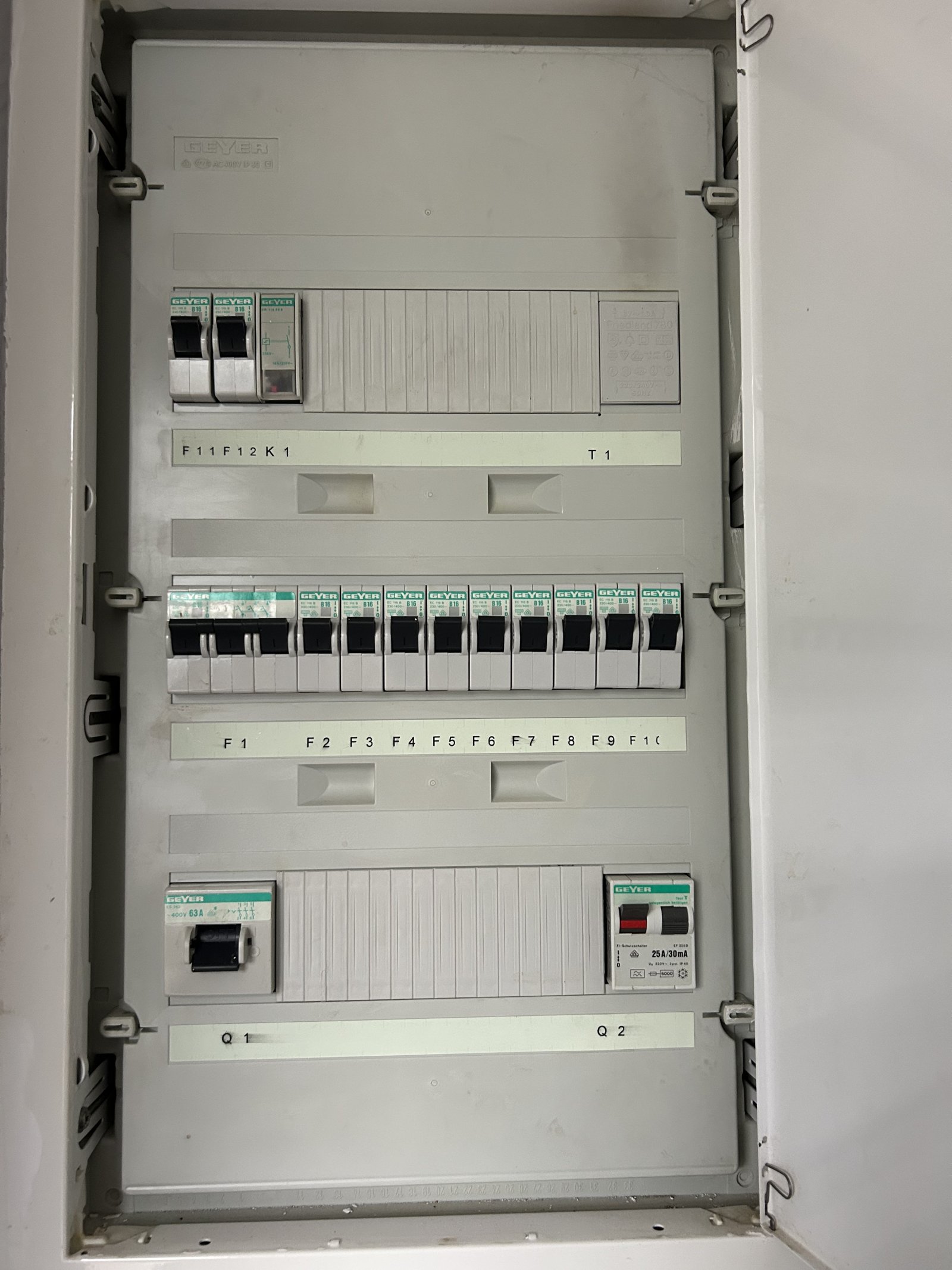 Attraktive 3-ZKB-Maisonette-Wohnung mit Terrasse und Stellplatz in Sbr.- Krenzelsberg zu verkaufen