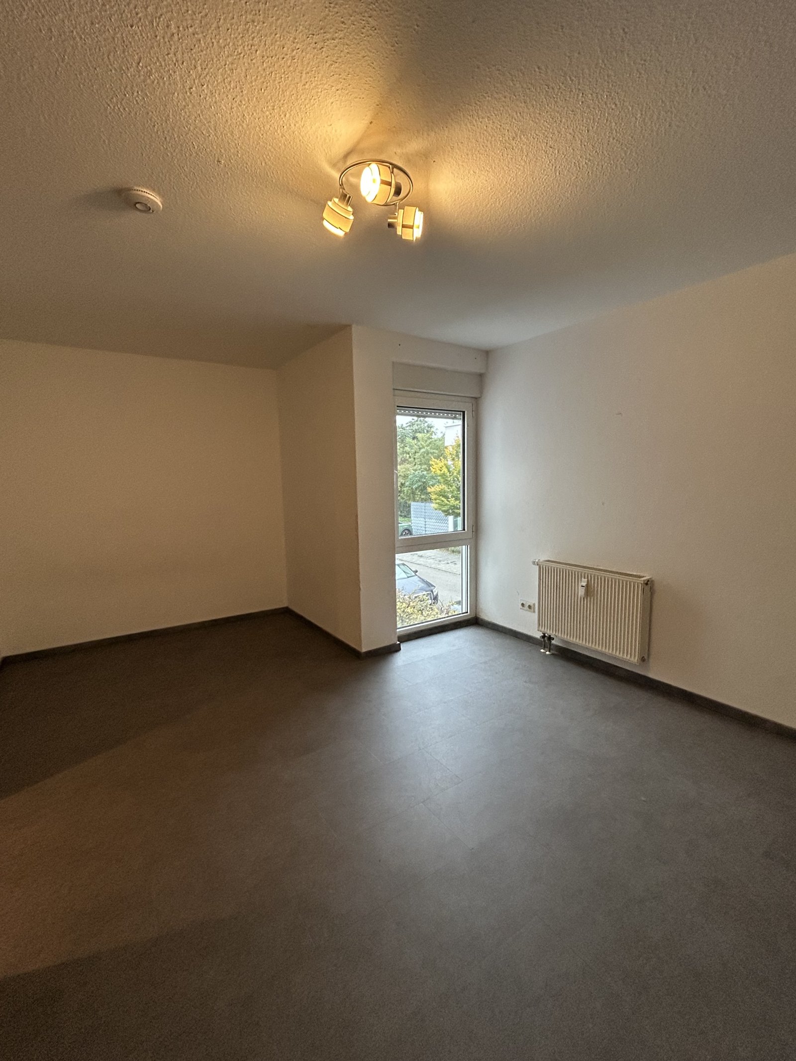 Attraktive 3-ZKB-Maisonette-Wohnung mit Terrasse und Stellplatz in Sbr.- Krenzelsberg zu verkaufen