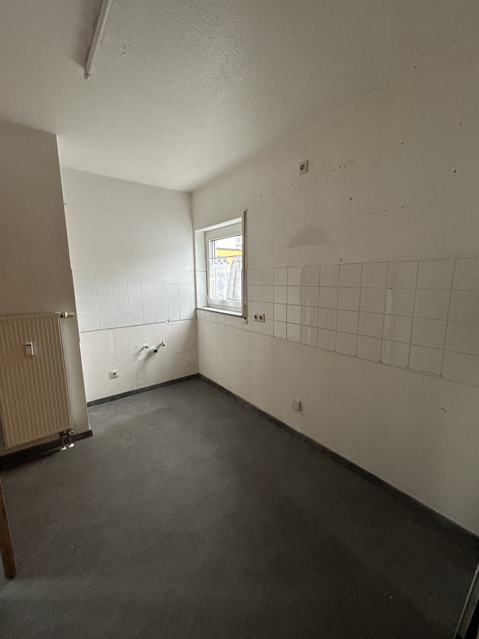 Attraktive 3-ZKB-Maisonette-Wohnung mit Terrasse und Stellplatz in Sbr.- Krenzelsberg zu verkaufen