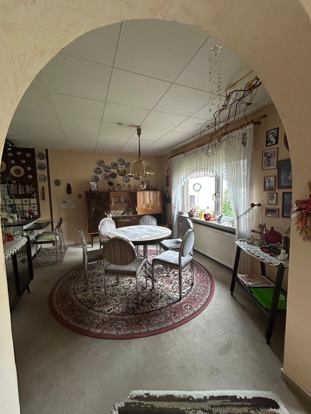 Großzügiges 1-2 Familienhaus und großem Grundstück in sehr ruhiger Lage von Schiffweiler