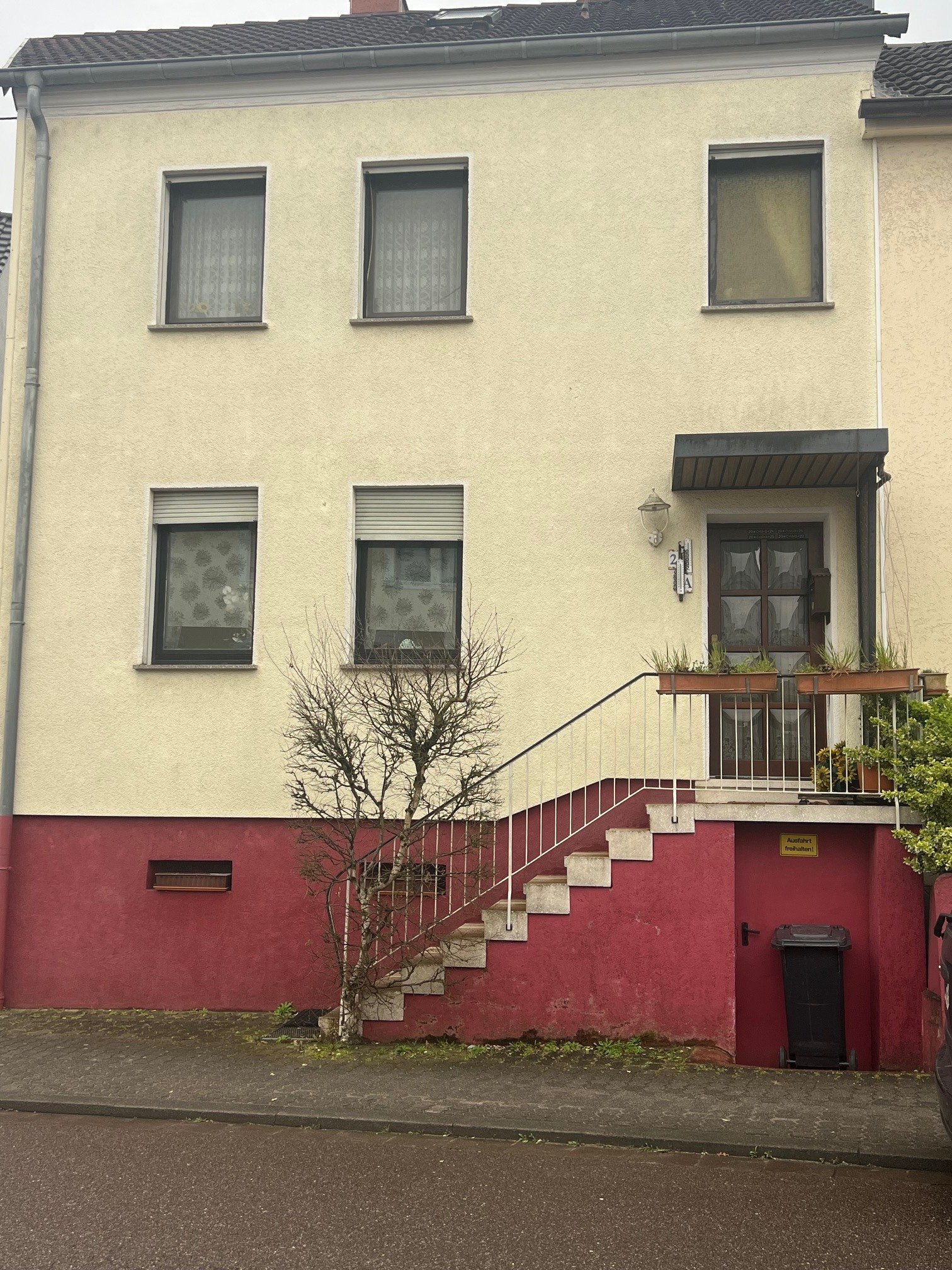 Wadgassen: Renovierungsbedürftiges 1- Familienhaus in Wadgassen  mit viel Potenzial 