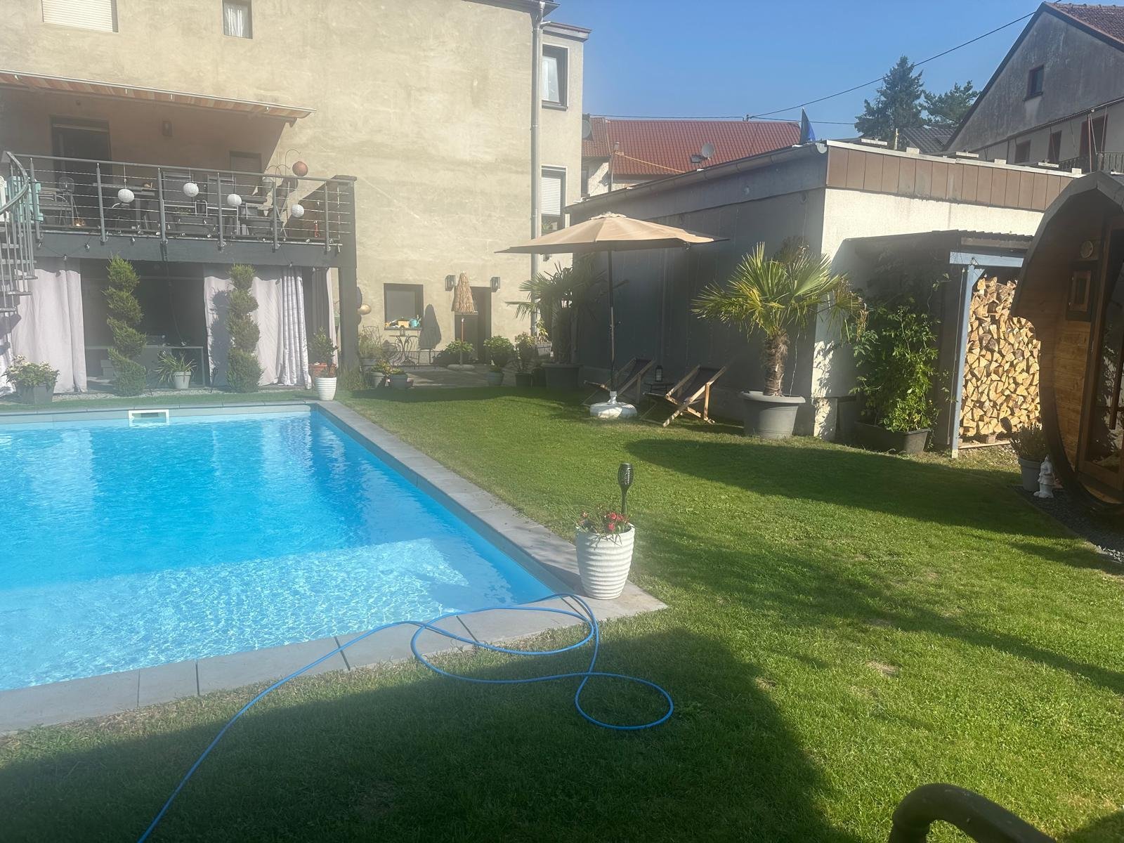 Modernes Traumhaus in Großrosseln – Stilvolles Wohnen mit Kamin, Pholtovoltaik und Pool auf großem Grundstück