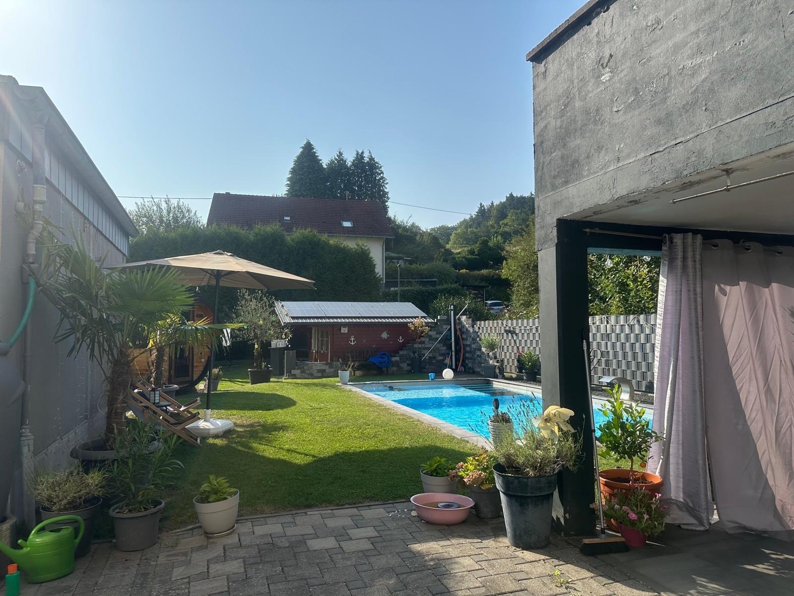 Modernes Traumhaus in Großrosseln – Stilvolles Wohnen mit Kamin, Pholtovoltaik und Pool auf großem Grundstück