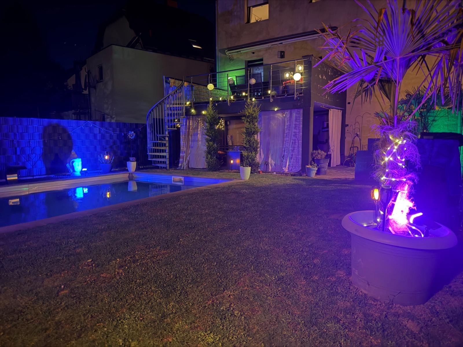 Modernes Traumhaus in Großrosseln – Stilvolles Wohnen mit Kamin, Pholtovoltaik und Pool auf großem Grundstück