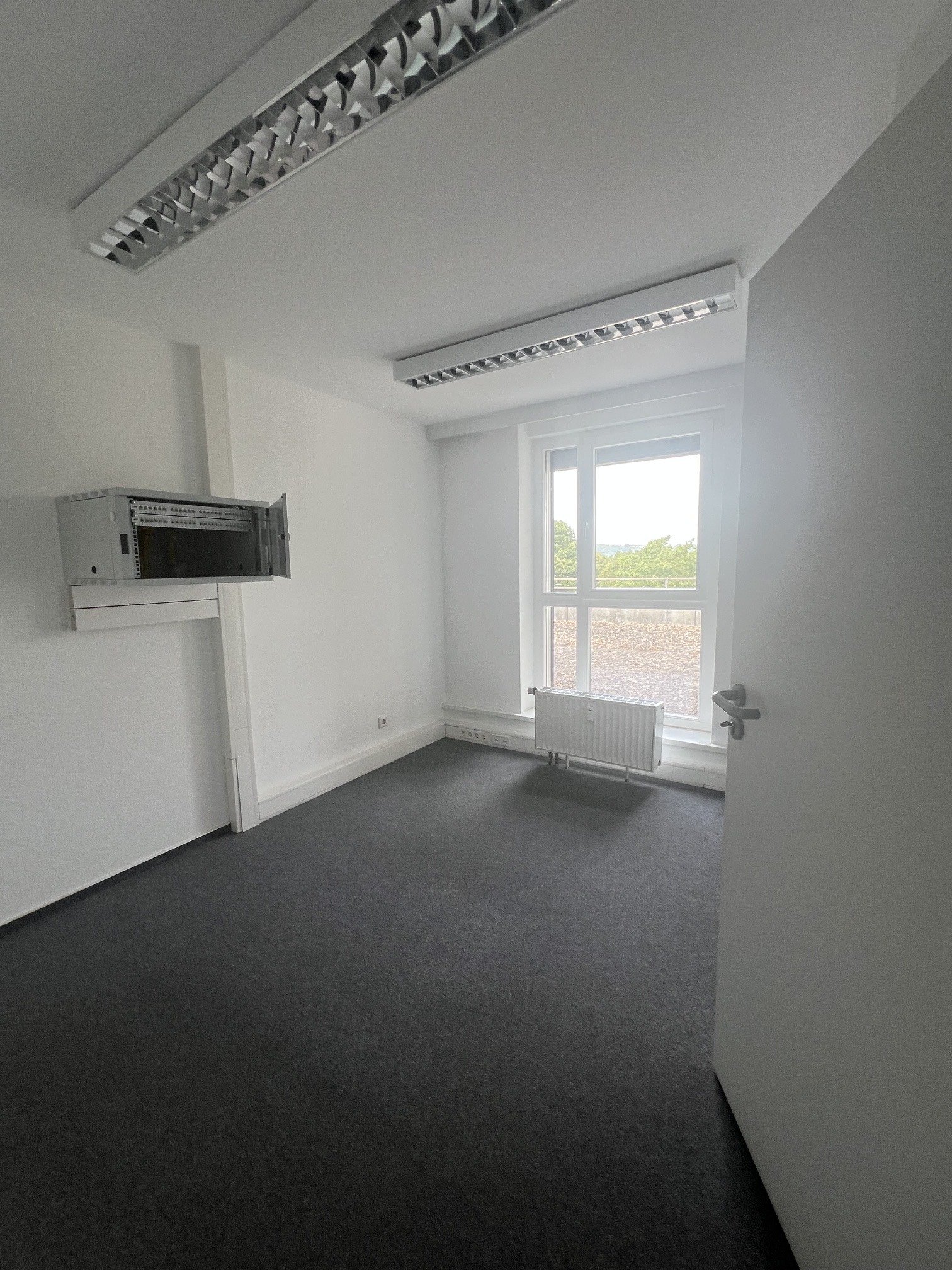 Saarlouis: Modernes Arbeitsambiente in Saarlouis – 1 Büroraum (3.20) im gepflegten Bürokomplex mit Aufzug 