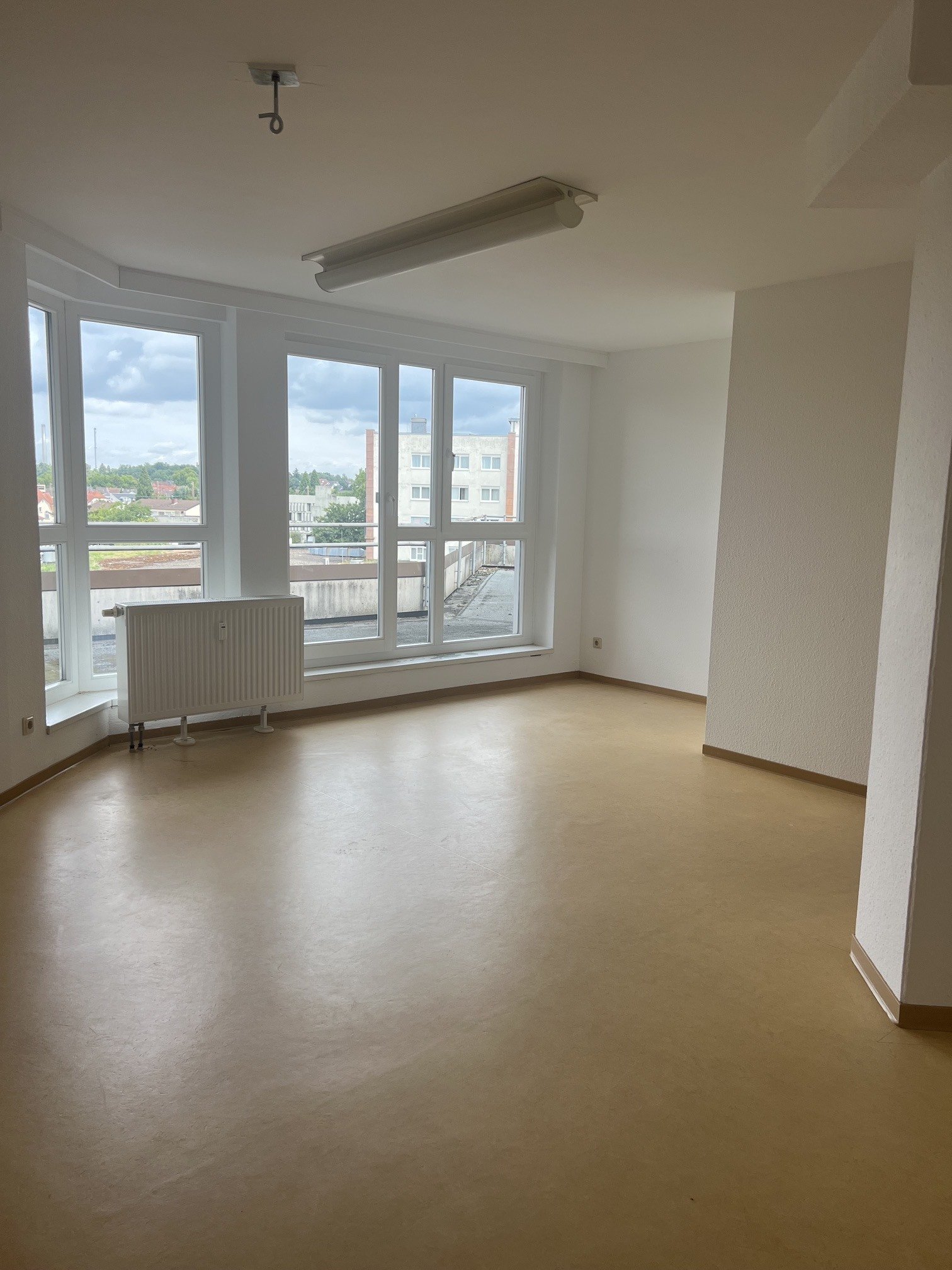 Saarlouis: Moderne Büro- oder Praxisräume (51) im Stadtzentrum von Saarlouis – Ihr neuer Arbeitsplatz! 
