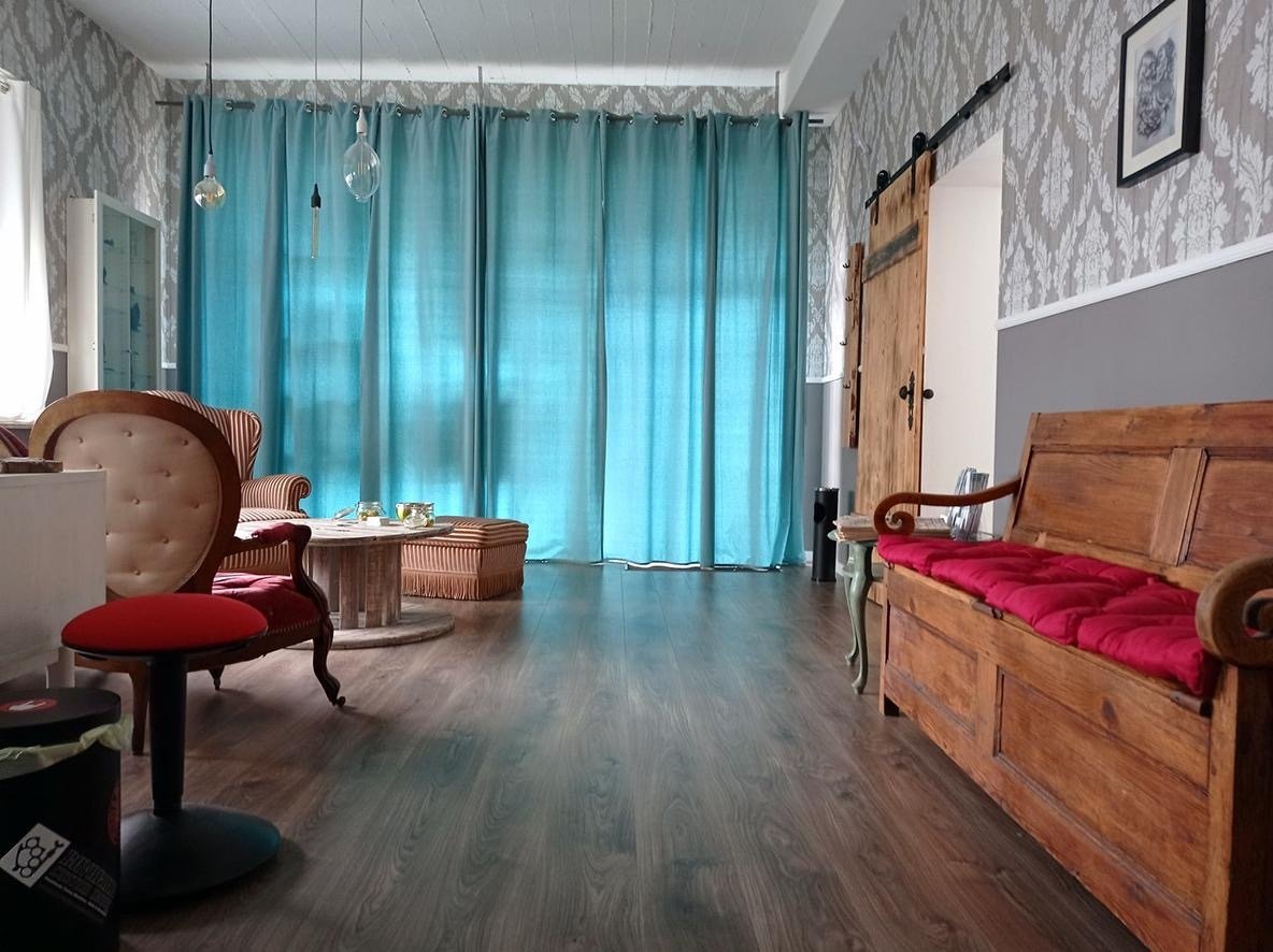 Zweifamilienhaus mit Gewerbeeinheit in Riegelsberg-OT zu verkaufen
