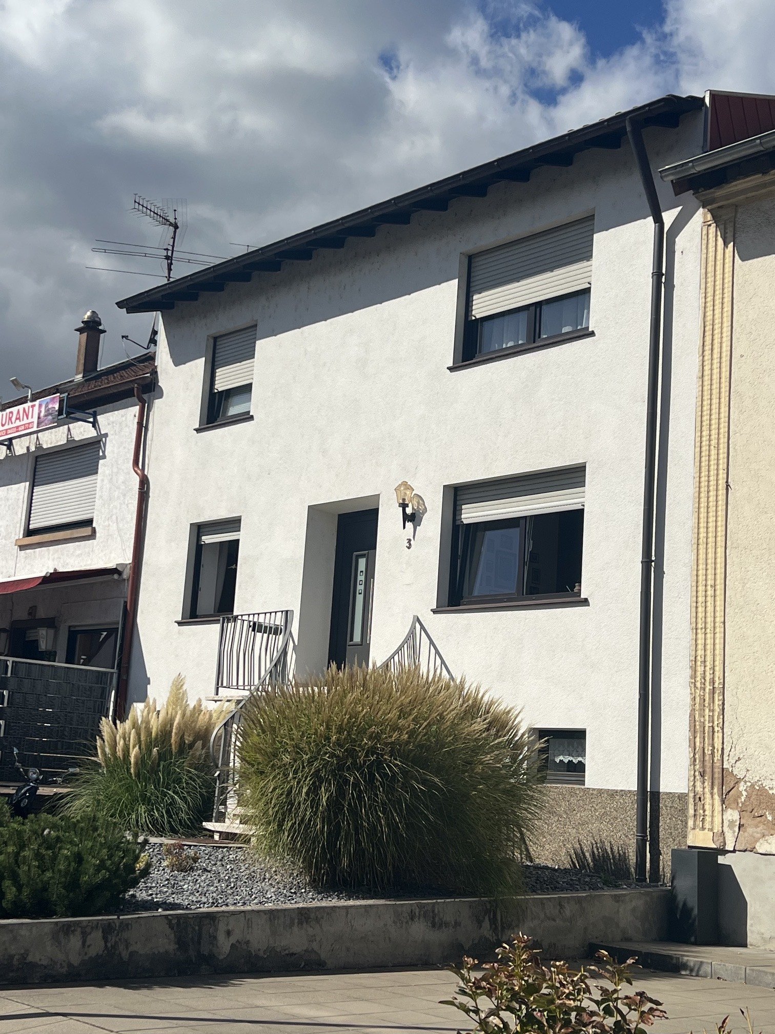 Großzügiges Reihenmittelhaus mit großer Dachterrasse – Komfortables Wohnen in Rehlingen-Siersburg 